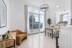 Sophisticated 1-Bedroom With Skyscrapers View at Botanica Tower